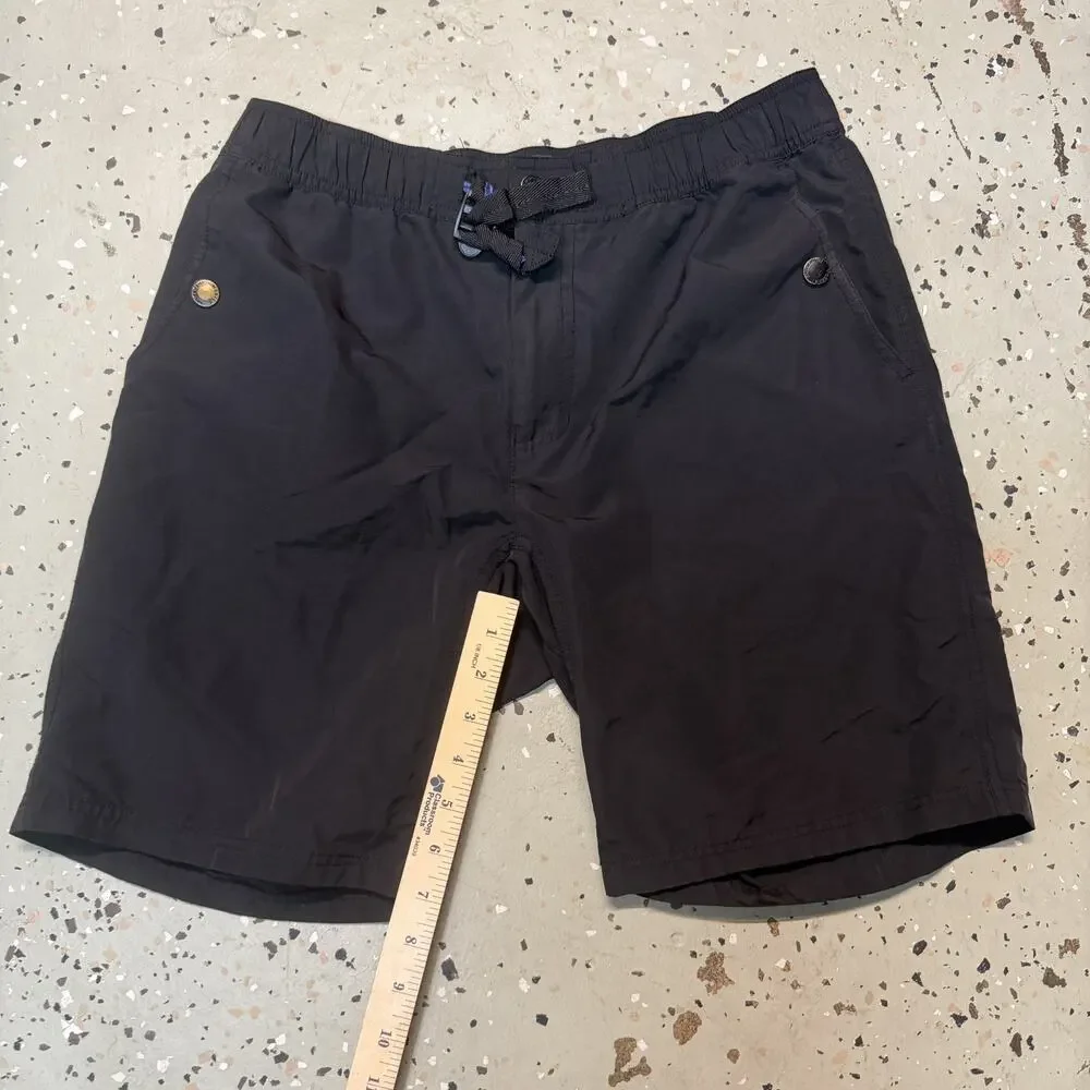 MODERN AMUSEMENT Men Black Shorts Size Medium